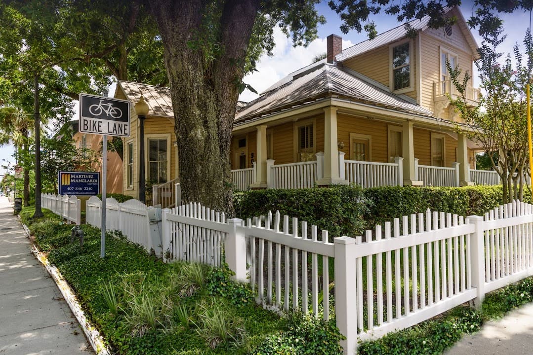 Martinez Manglardi — attorney in Kissimmee, FL